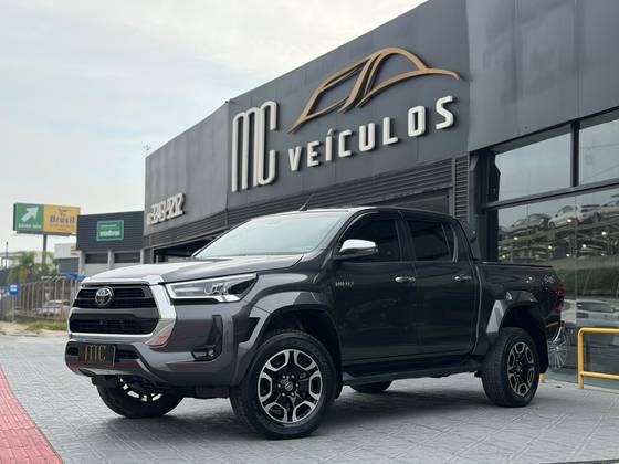 TOYOTA HILUX 2.8 D-4D TURBO DIESEL CD SRX PLUS 4X4 AUTOMÁTICO
